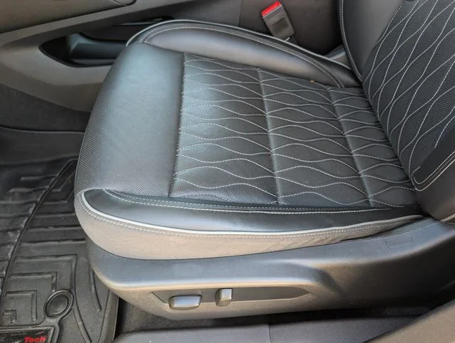 Used 2022 Ebony Twilight Metallic Buick Avenir image 14