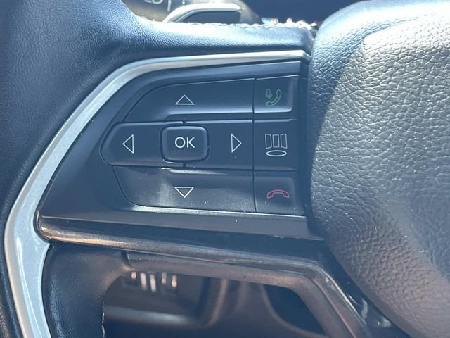 Used 2022 Silver Jeep Altitude image 22