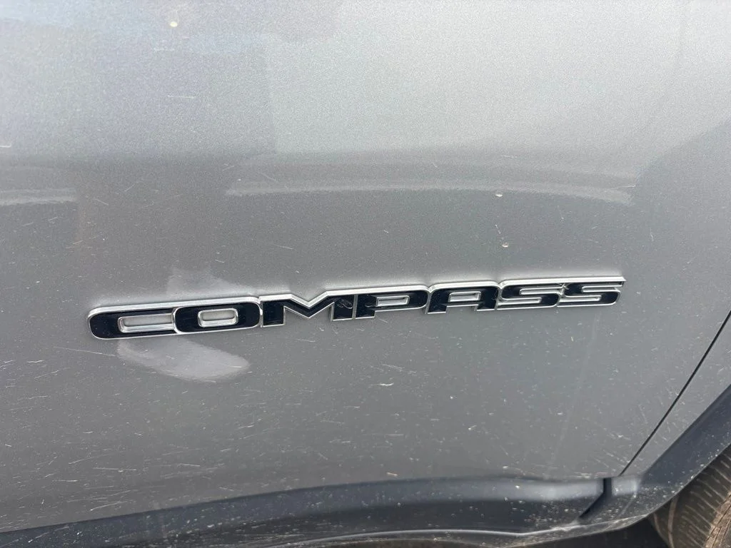 Used 2022 Silver Jeep Limited image 25