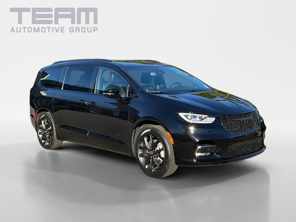 2026 Chrysler Pacifica Select AWD's photo