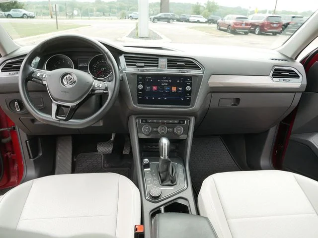 Used 2018 Cardinal Red Metallic Volkswagen 2.0T SE image 22