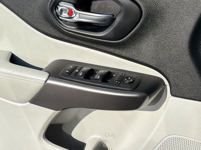 Used 2021 Beige Jeep Latitude Plus image 21