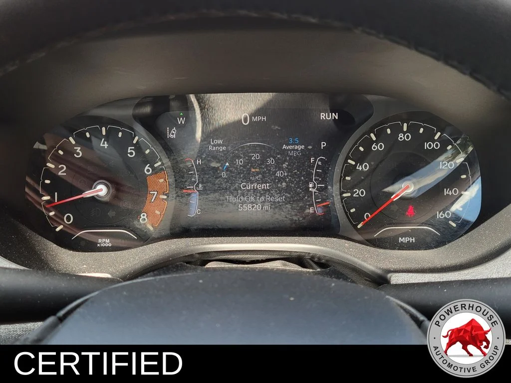 Used 2024  Jeep Latitude image 32