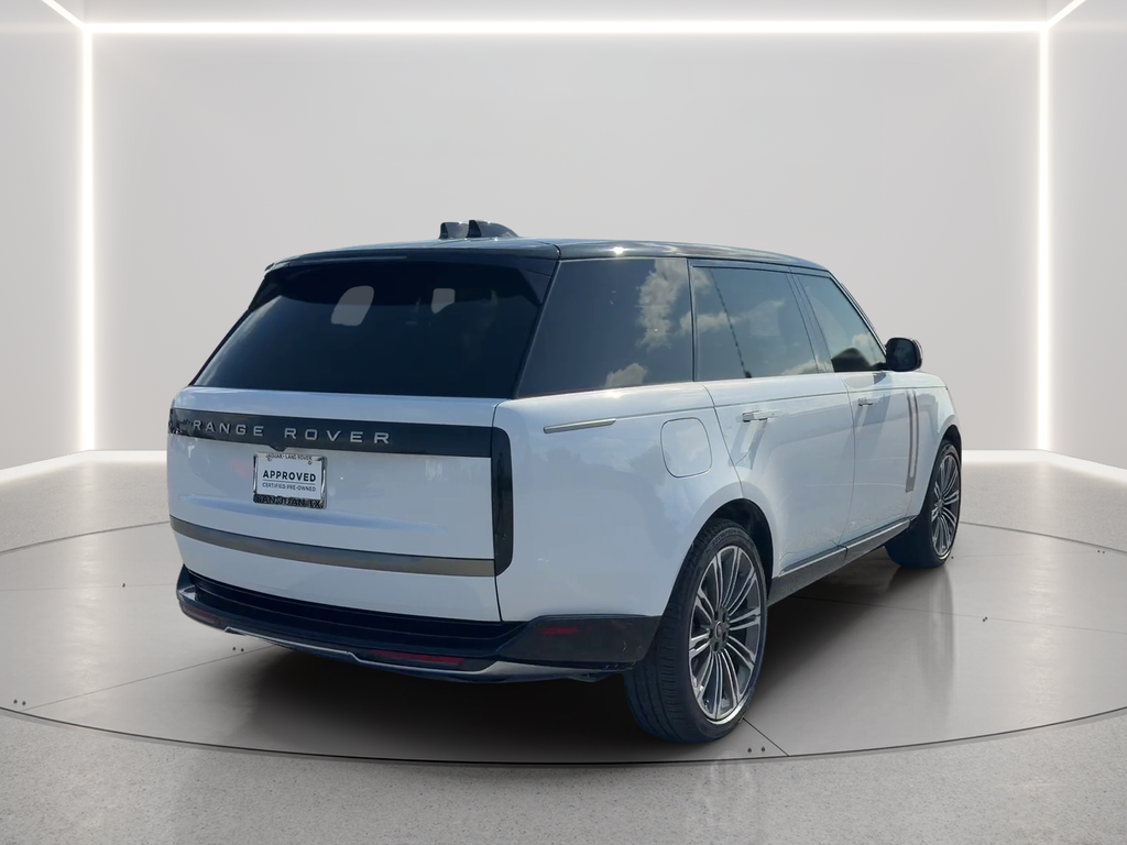 Used 2025 White Land Rover SE image 5