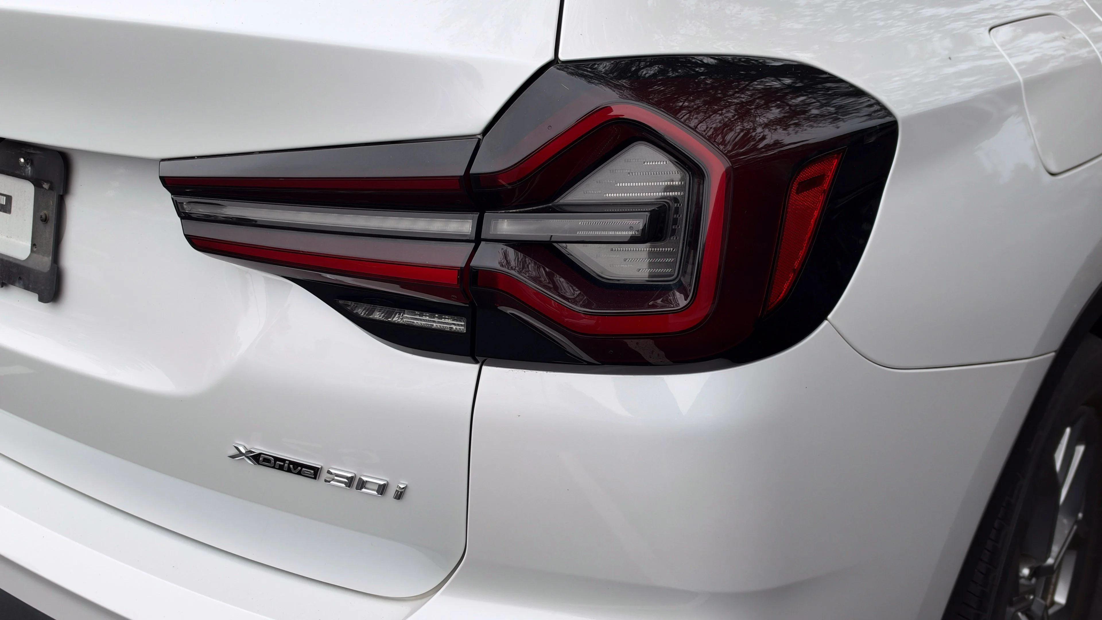 Used 2022 Mineral White Metallic BMW xDrive30i image 8