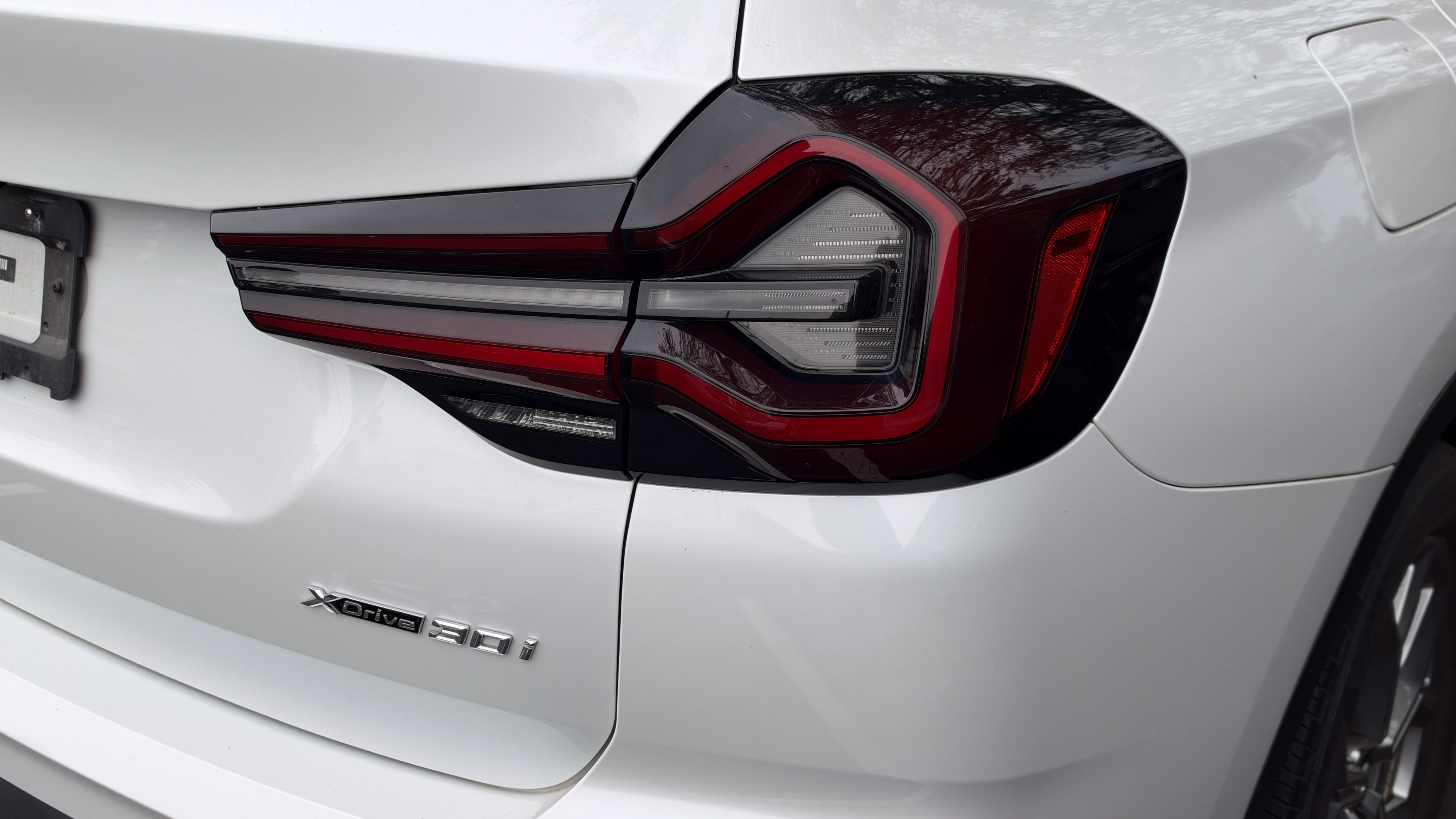 Used 2022 Mineral White Metallic BMW xDrive30i image 8