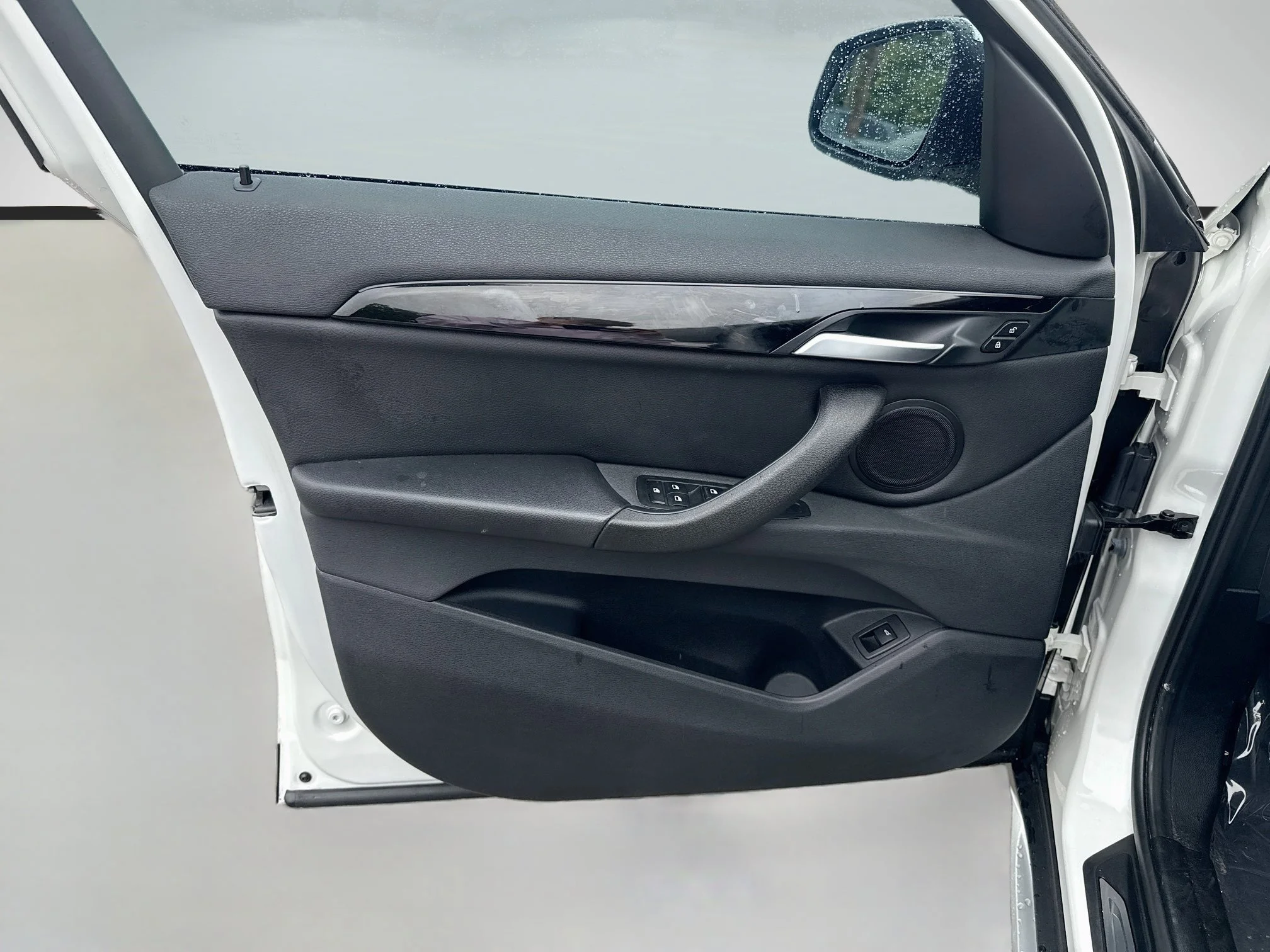 Used 2019 Alpine White BMW sDrive28i image 22