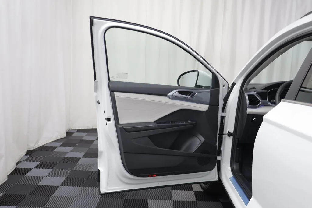 New 2026 Pure White Volkswagen 1.5T SEL image 5
