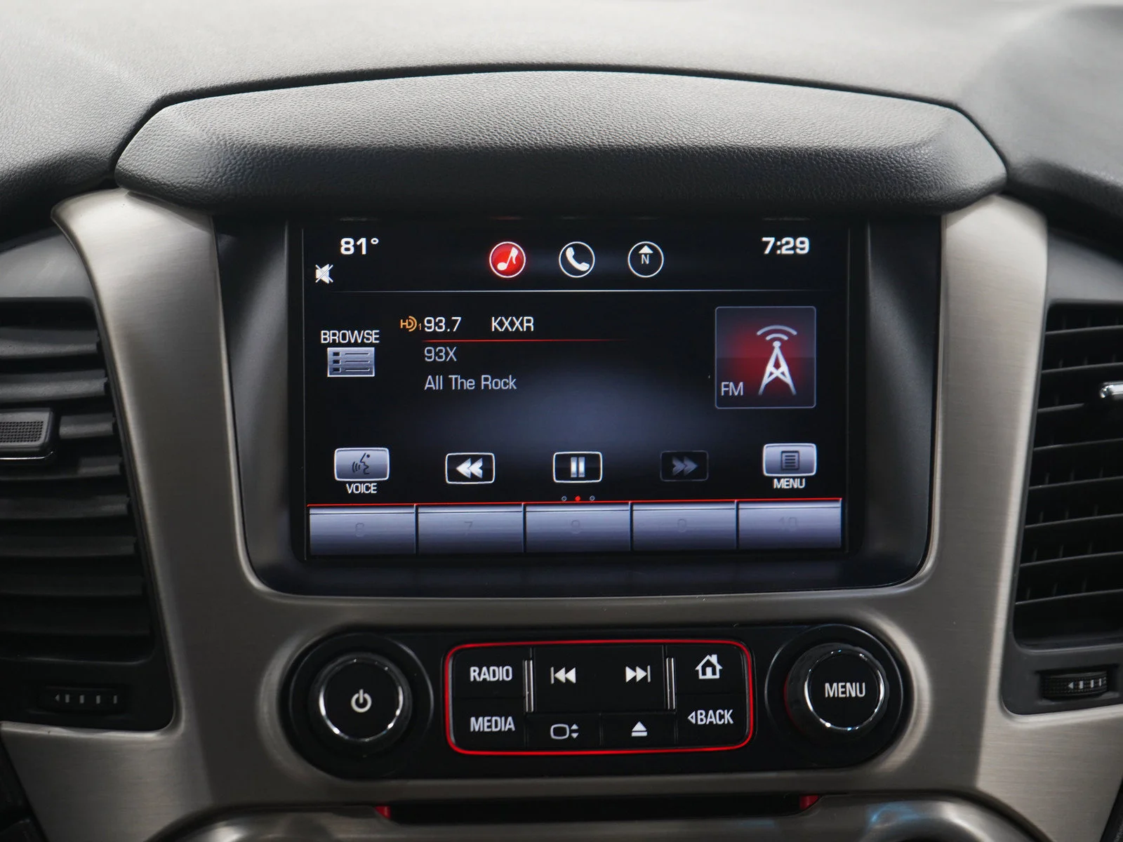 Used 2015 White GMC Denali image 20