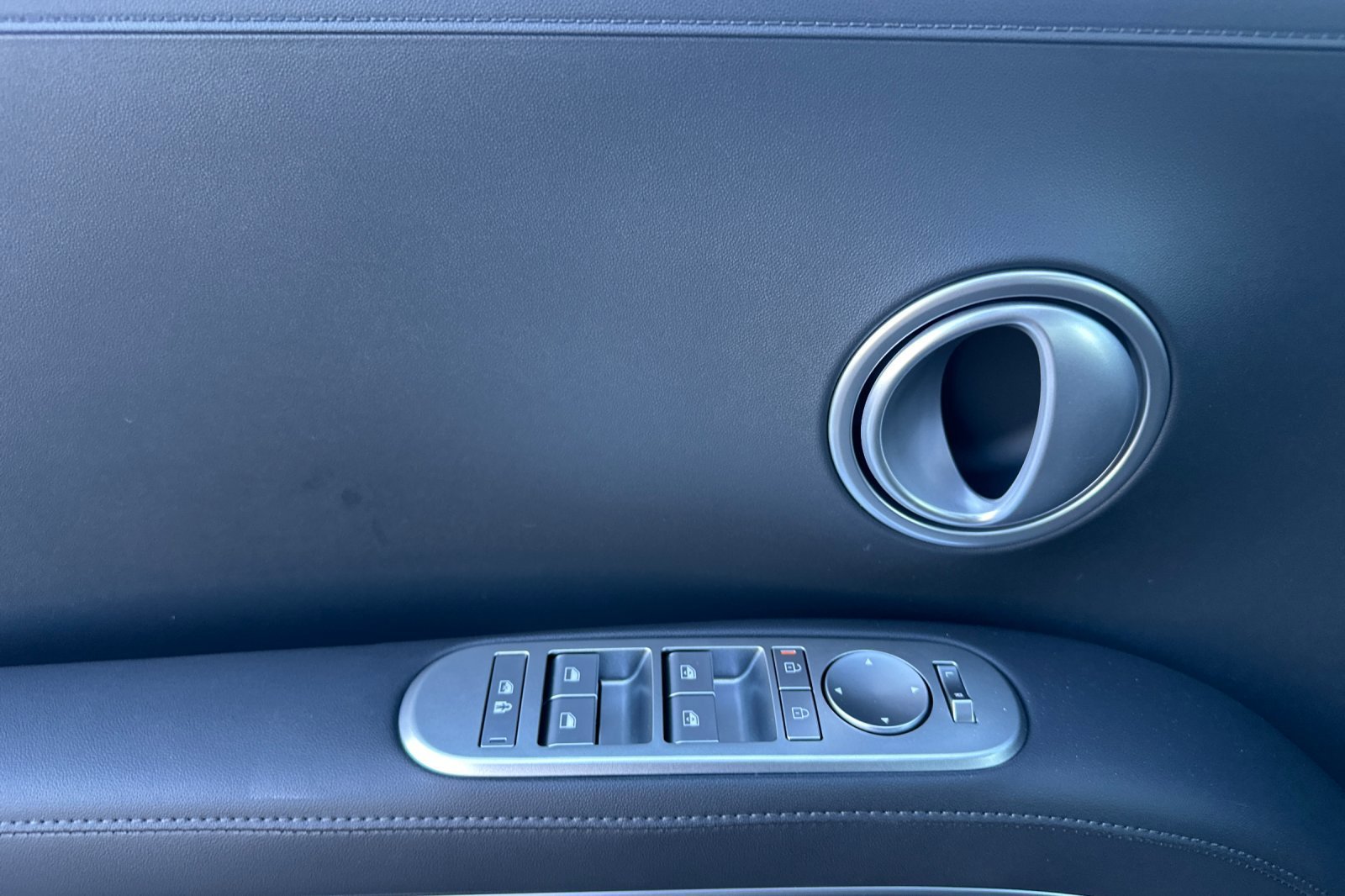 New 2026 Titan Charcoal Pearl Hyundai SEL FWD image 40