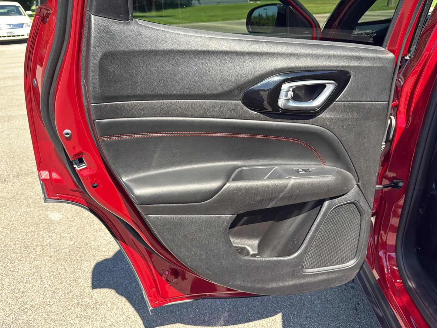 Used 2025 Red Hot Pearlcoat Jeep Trailhawk image 14