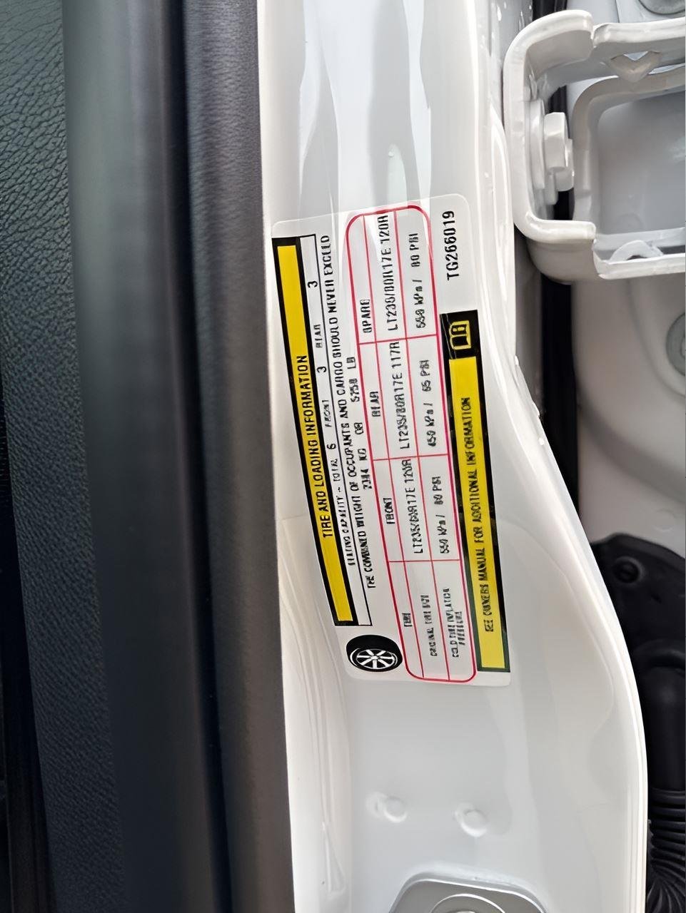 New 2026 Bright White Clear-Coat Exterior Paint RAM Tradesman image 25