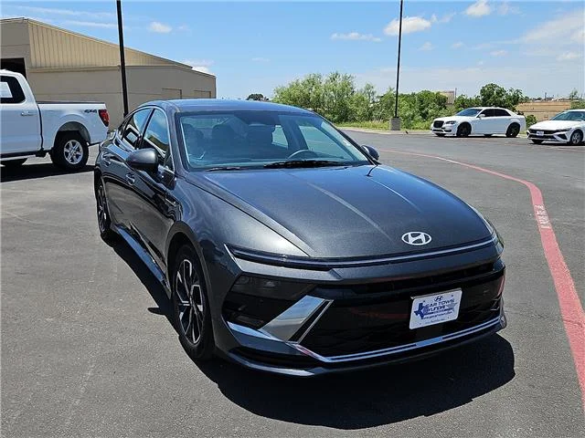 Used 2025 Portofino Gray Hyundai SEL Front-Wheel Drive image 7