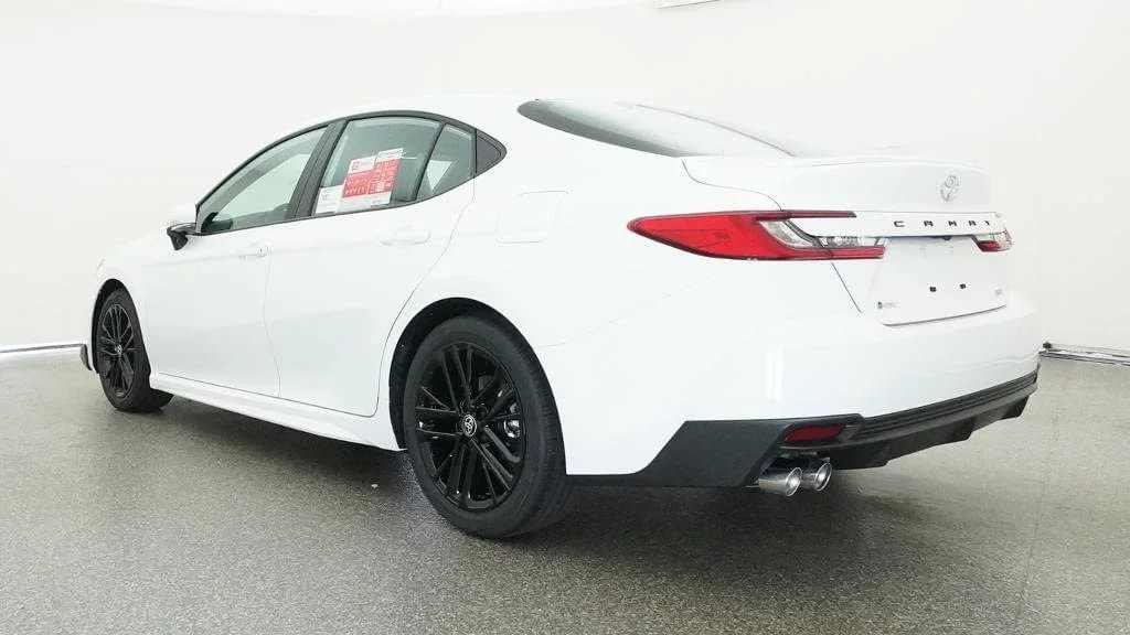 Used 2026 Ice Cap Toyota SE image 21