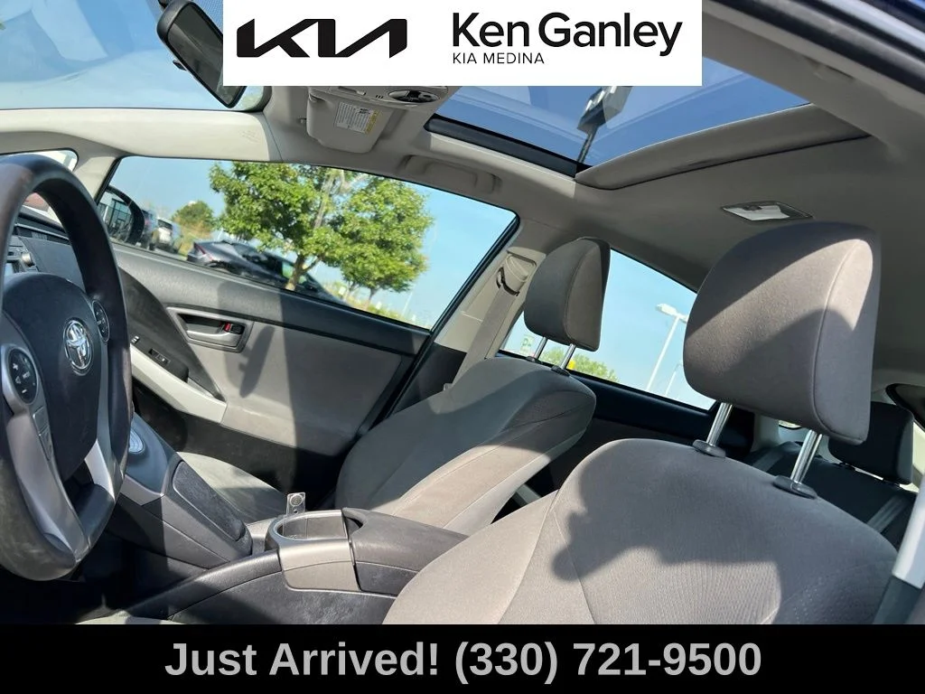 Used 2013 Blue Toyota Three image 11