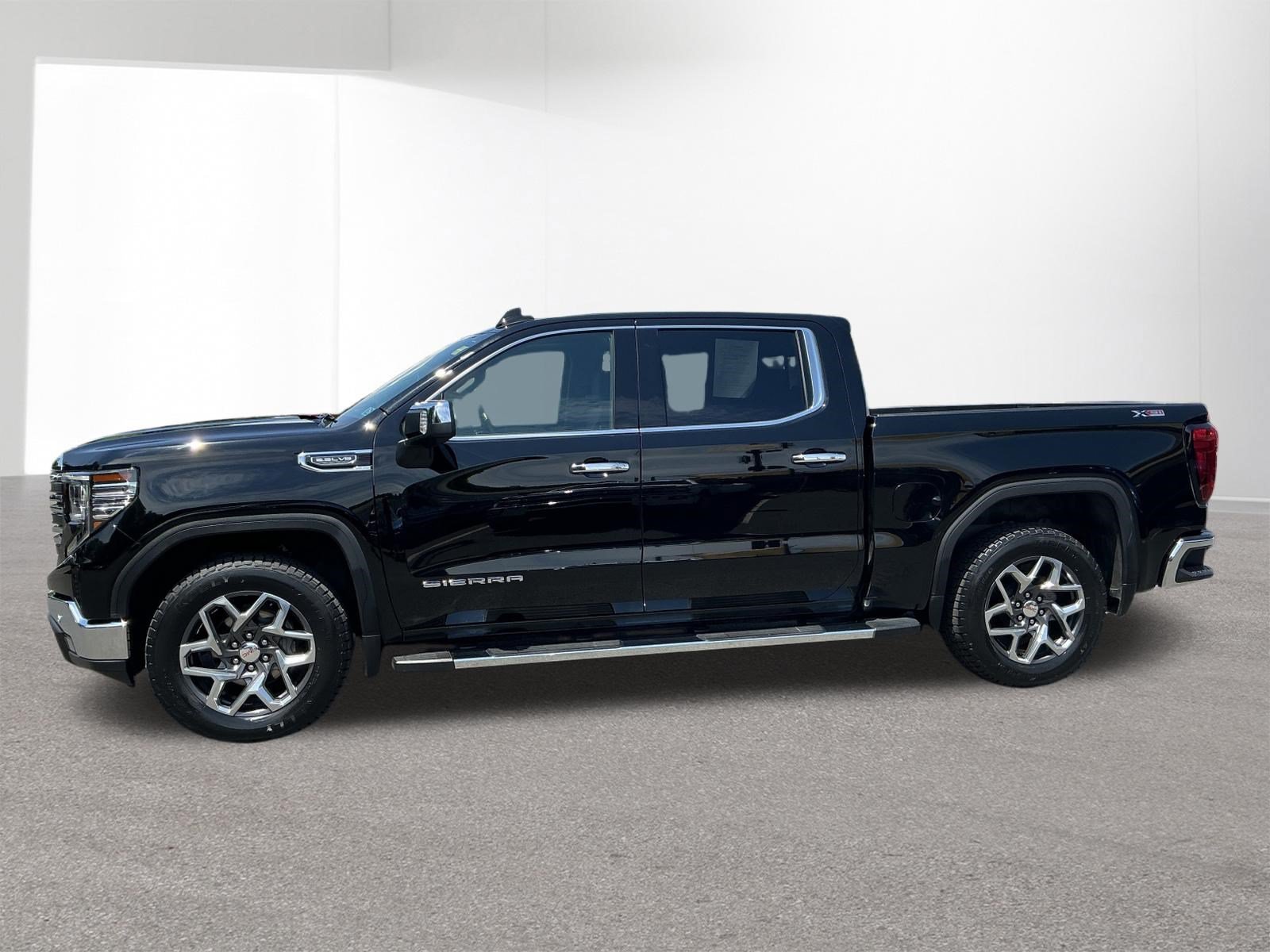 Used 2024 Onyx Black GMC SLT image 6