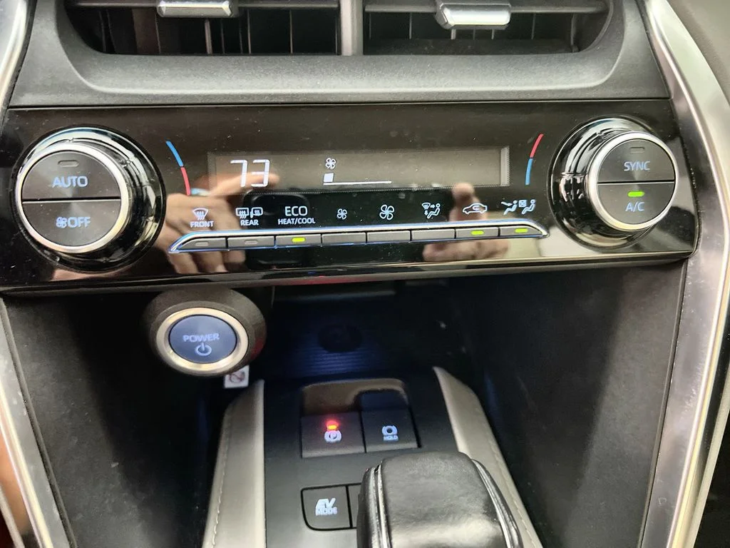 Used 2022  Toyota LE image 16