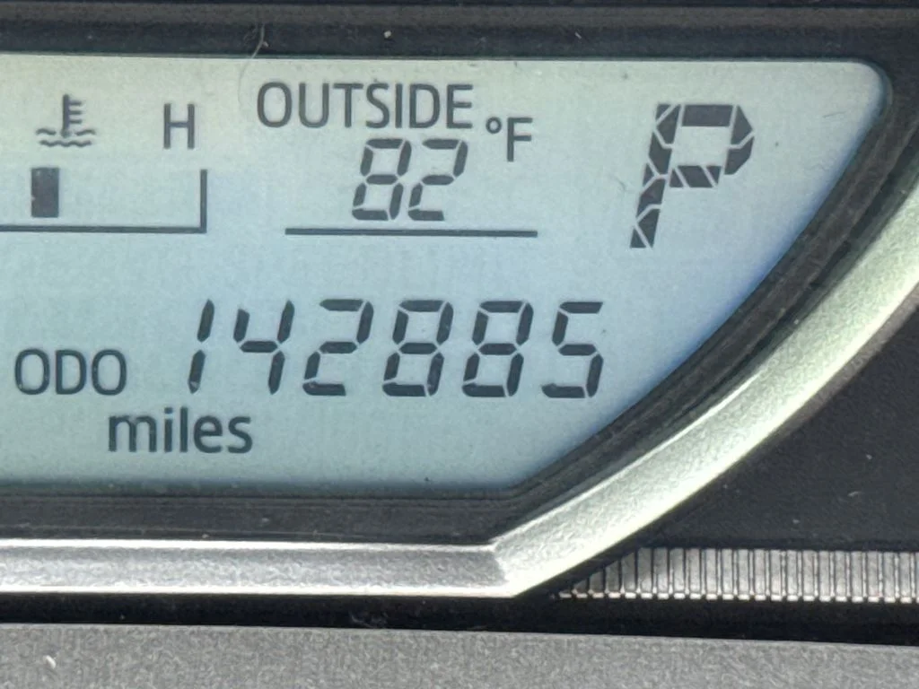 Used 2015 Classic Silver Metallic Toyota XLE image 22
