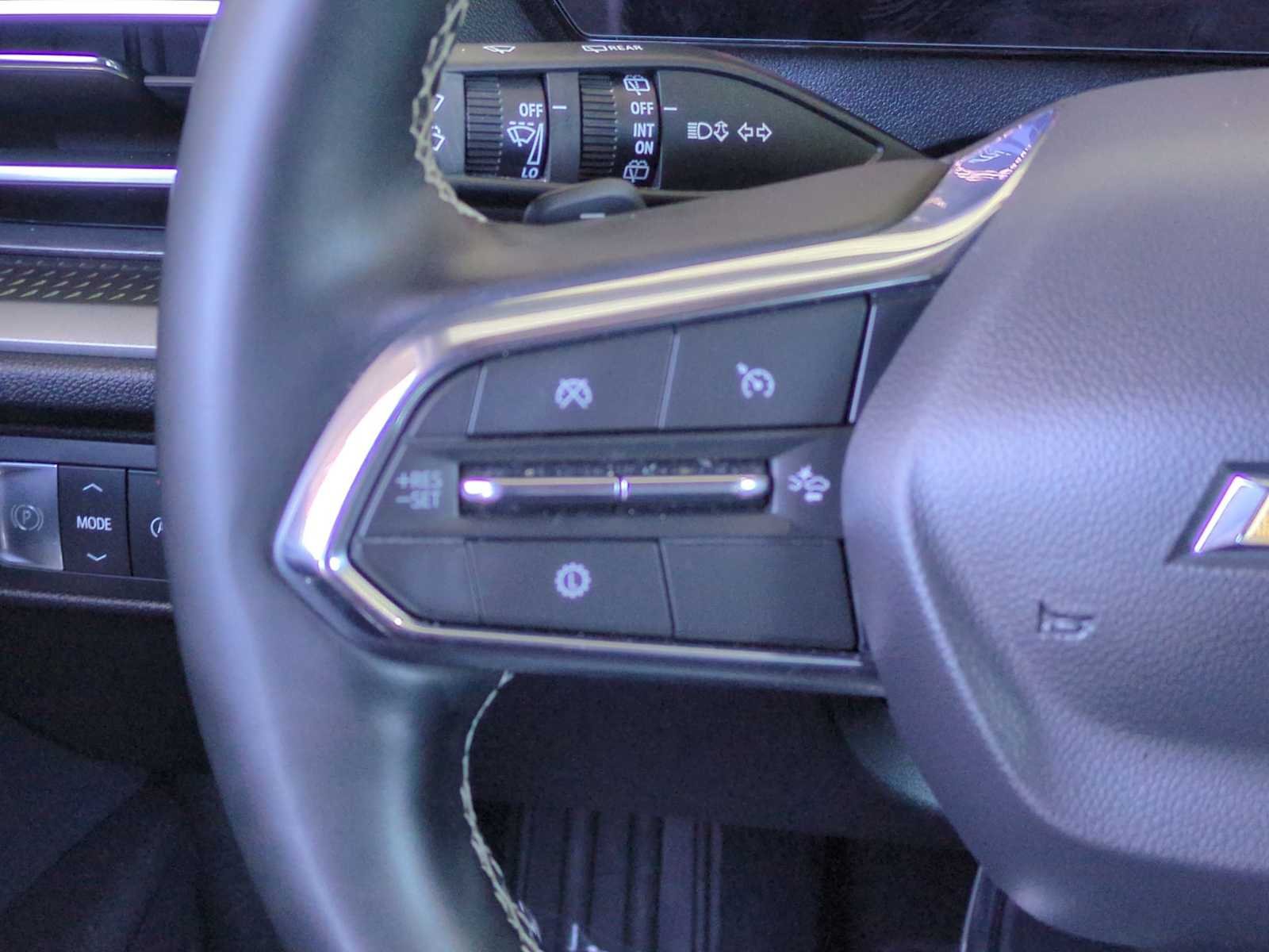 Used 2025 Summit White Chevrolet LT image 15