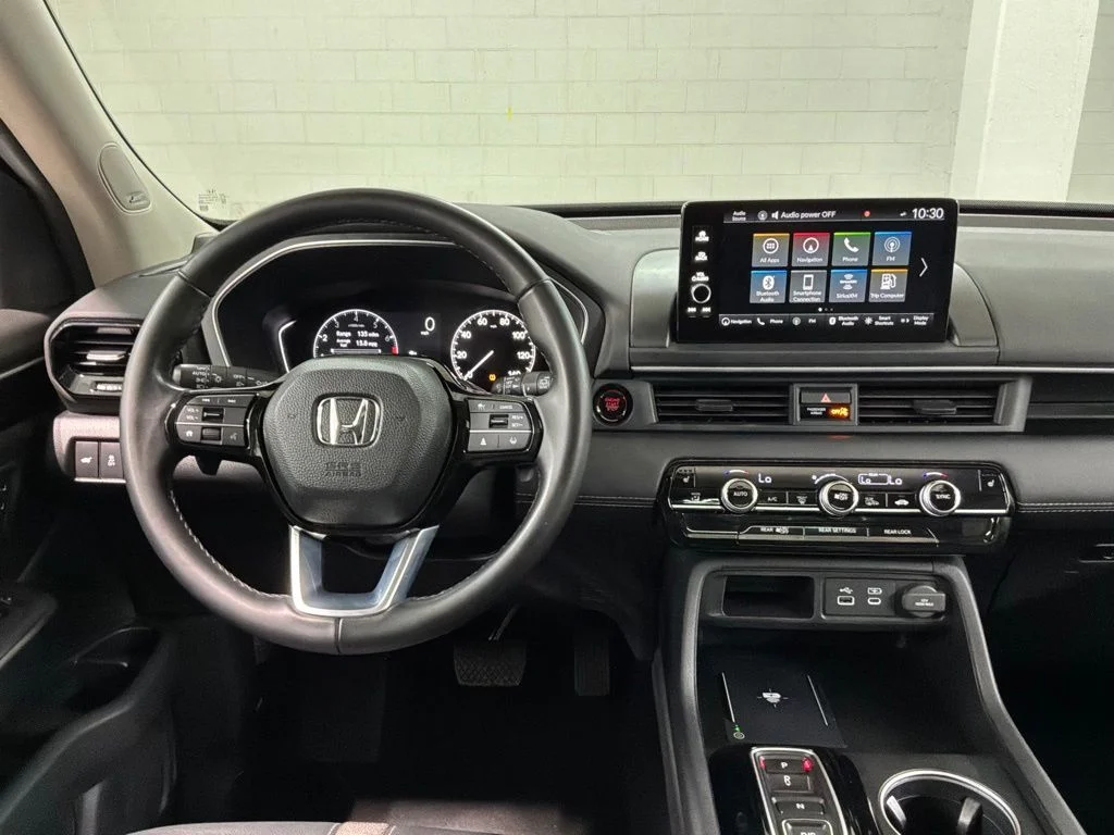 Used 2024 Modern Steel Metallic Honda Touring image 8