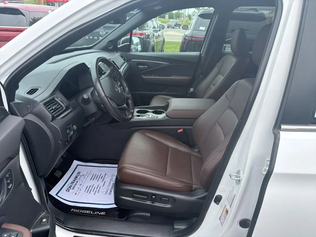 Used 2025 White Honda RTL image 4