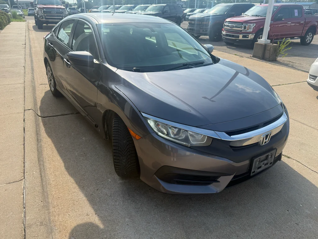 Used 2016  Honda LX image 3