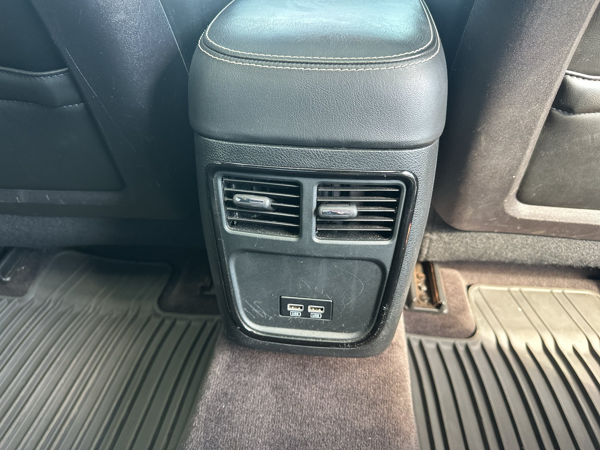 Used 2016 Jazz Blue Pearlcoat Chrysler Base image 32
