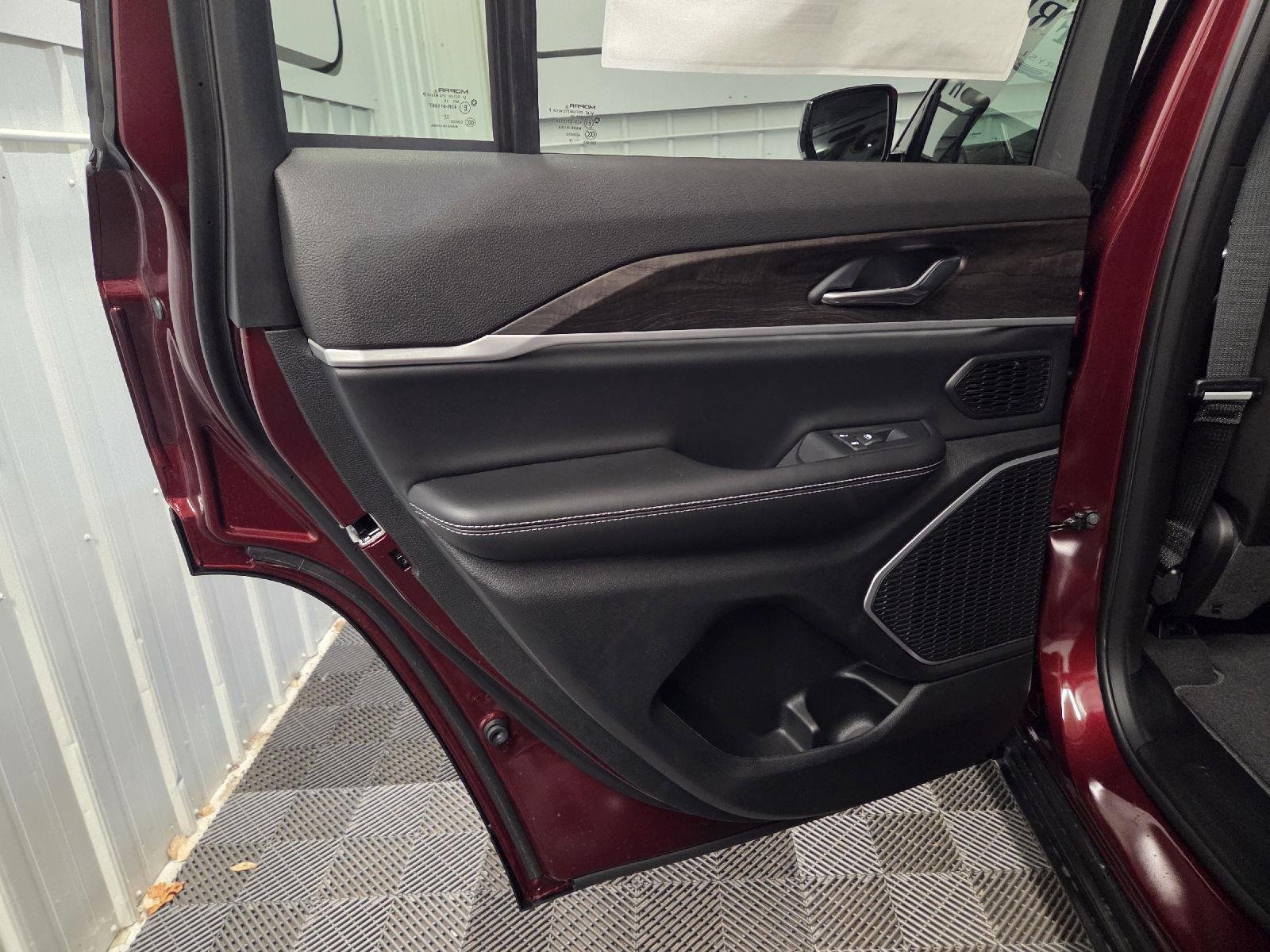New 2026 Velvet Red Pearl-Coat Exterior Paint Jeep Limited image 40