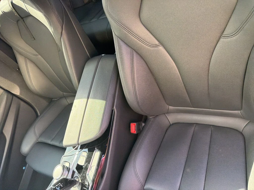 Used 2019 White BMW 530e iPerformance image 7