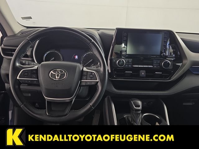 Used 2022  Toyota XLE image 11