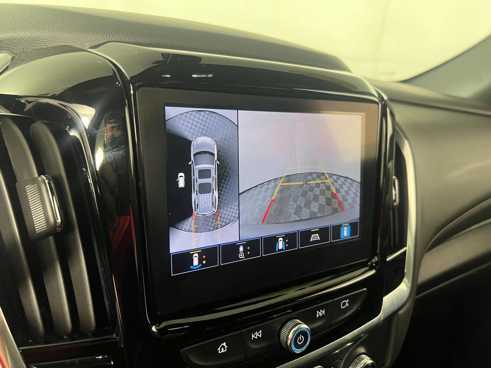 Used 2023 Silver Sage Chevrolet LT image 6