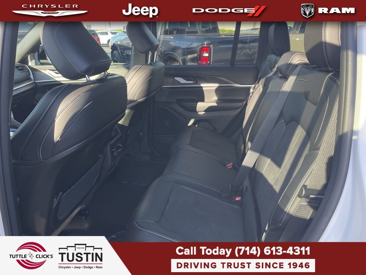 New 2026 Bright White Clear-Coat Exterior Paint Jeep Laredo Altitude image 18