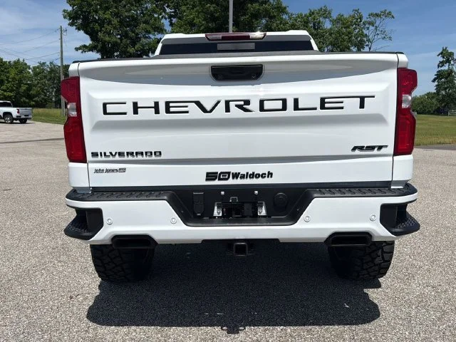 New 2026 Summit White Chevrolet RST image 36