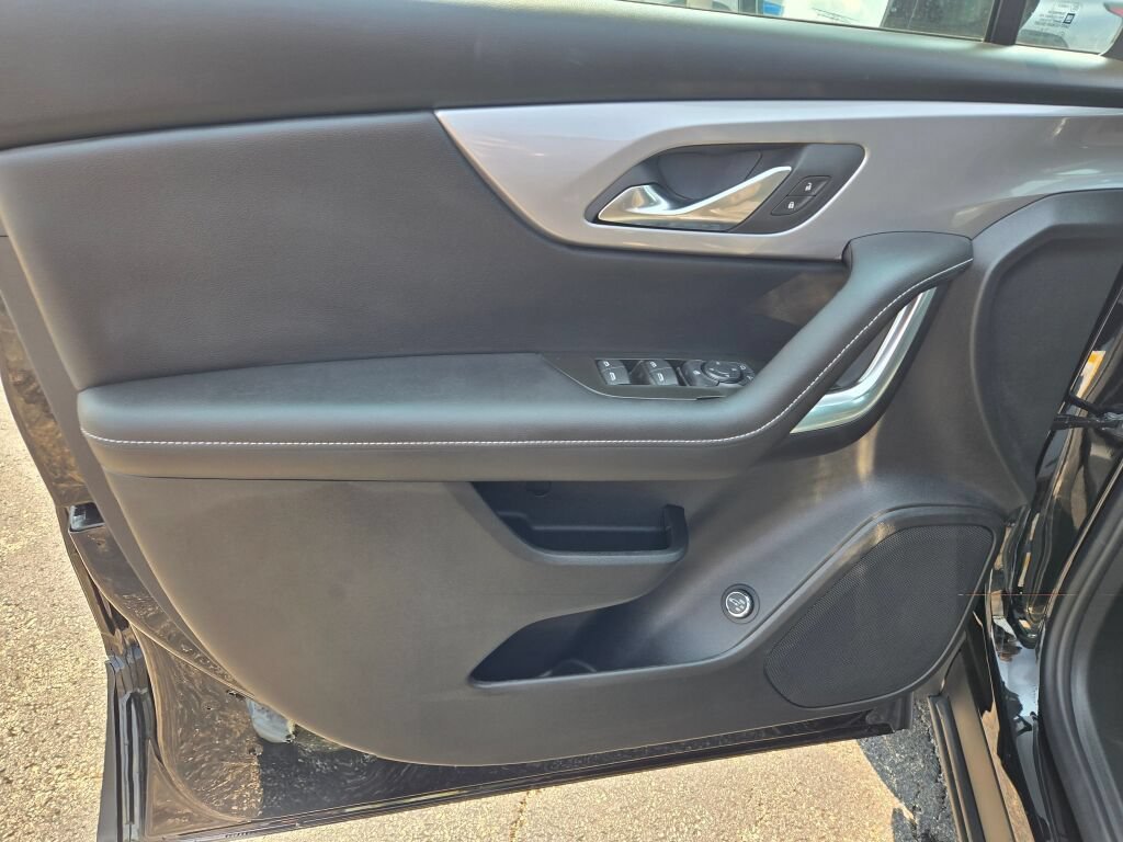 New 2026 Black Chevrolet 2LT image 18