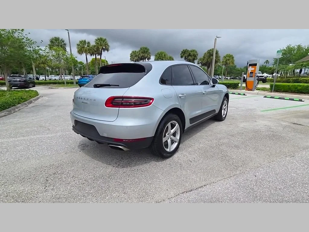 Used 2018 Silver Porsche  image 38