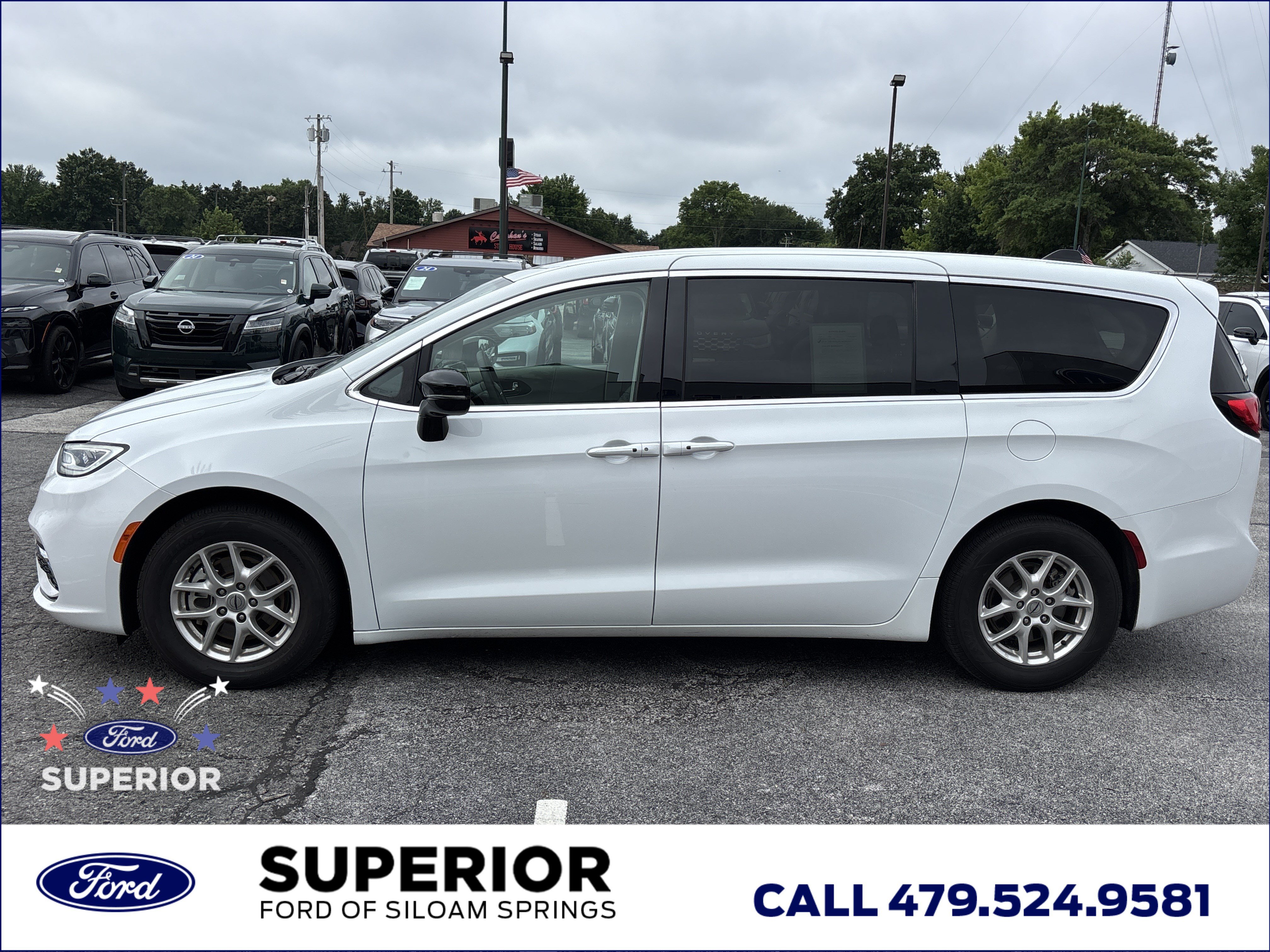 Used 2024 Bright White Clearcoat Chrysler Touring L image 11
