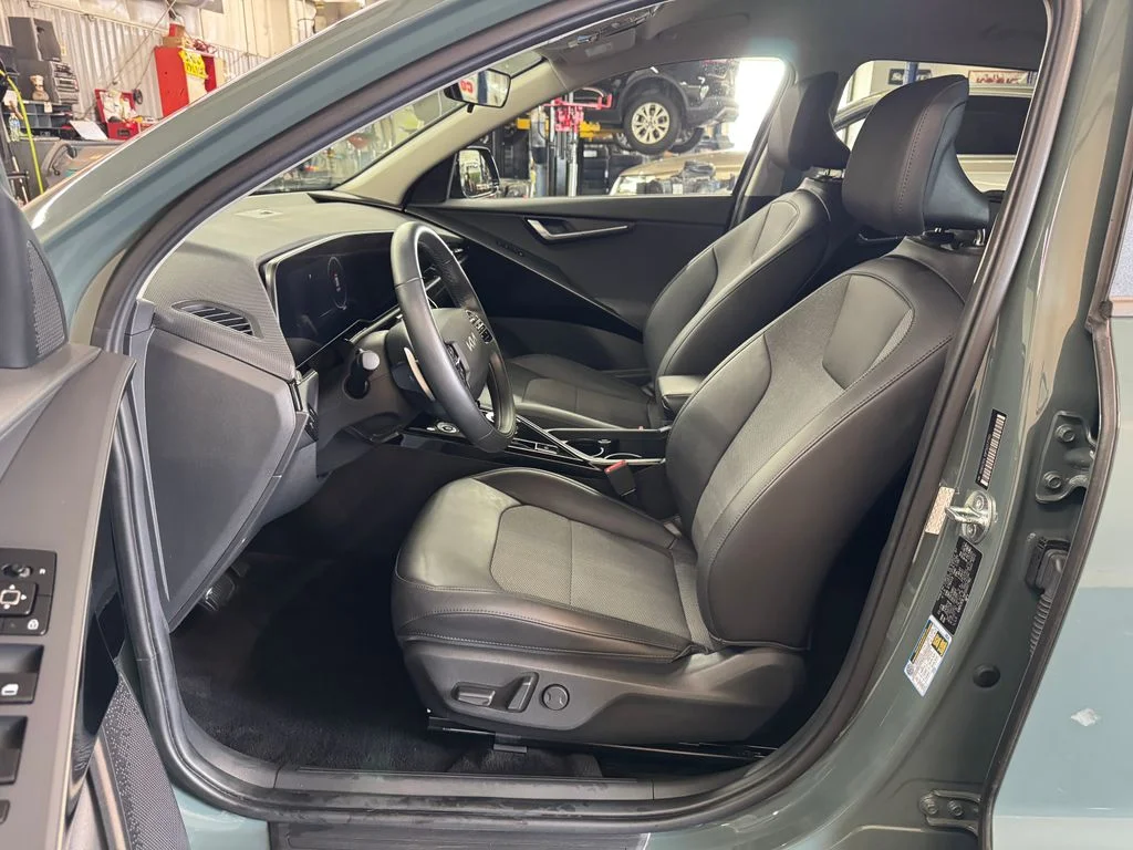 Used 2023 Green Kia Wind image 18