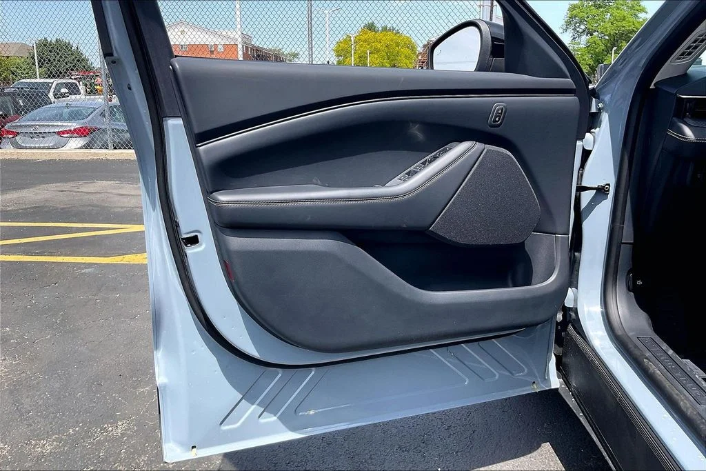 New 2026 Glacier Gray Metallic Tri-coat Ford Select image 22