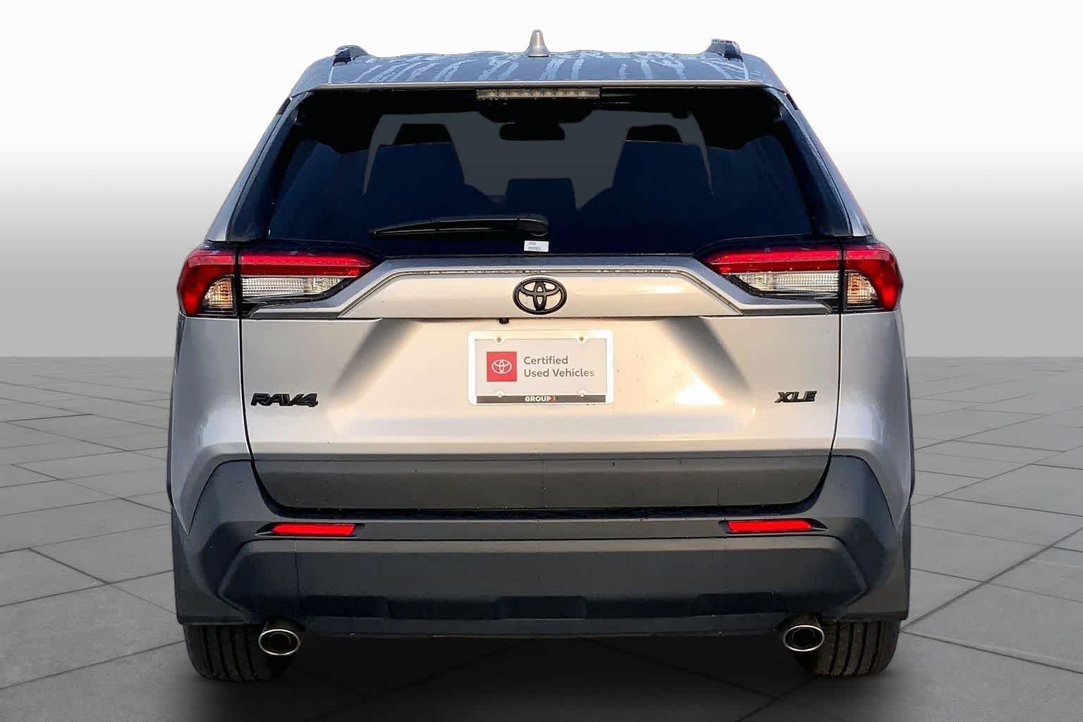 Used 2024 Silver Sky Metallic Toyota XLE Premium image 7
