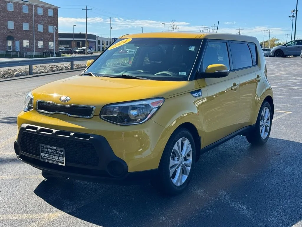 Used 2014 Yellow Kia Plus image 9