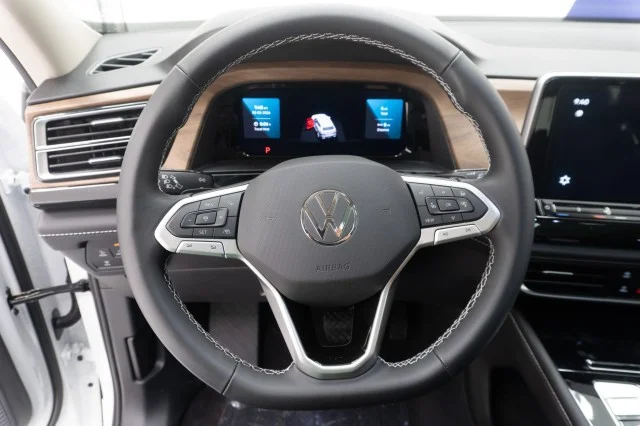 New 2026 Opal White Pearl Volkswagen 2.0T SE W/TECHNOLOGY image 25