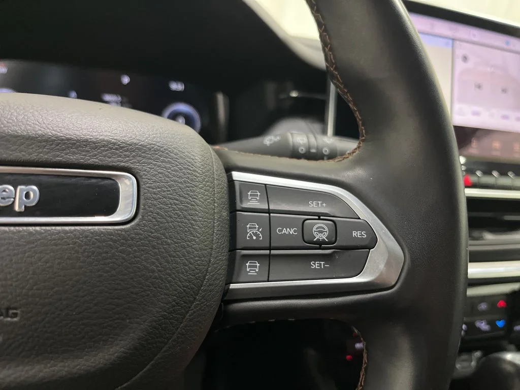 Used 2022 Red Jeep High Altitude image 7