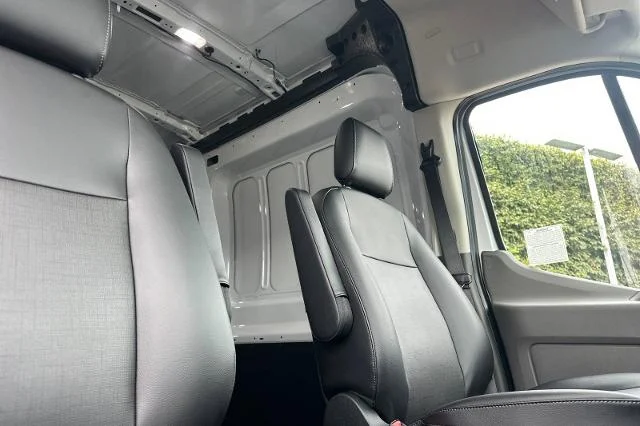 2025 Ford E-Transit Cargo Van Base - Photo 37