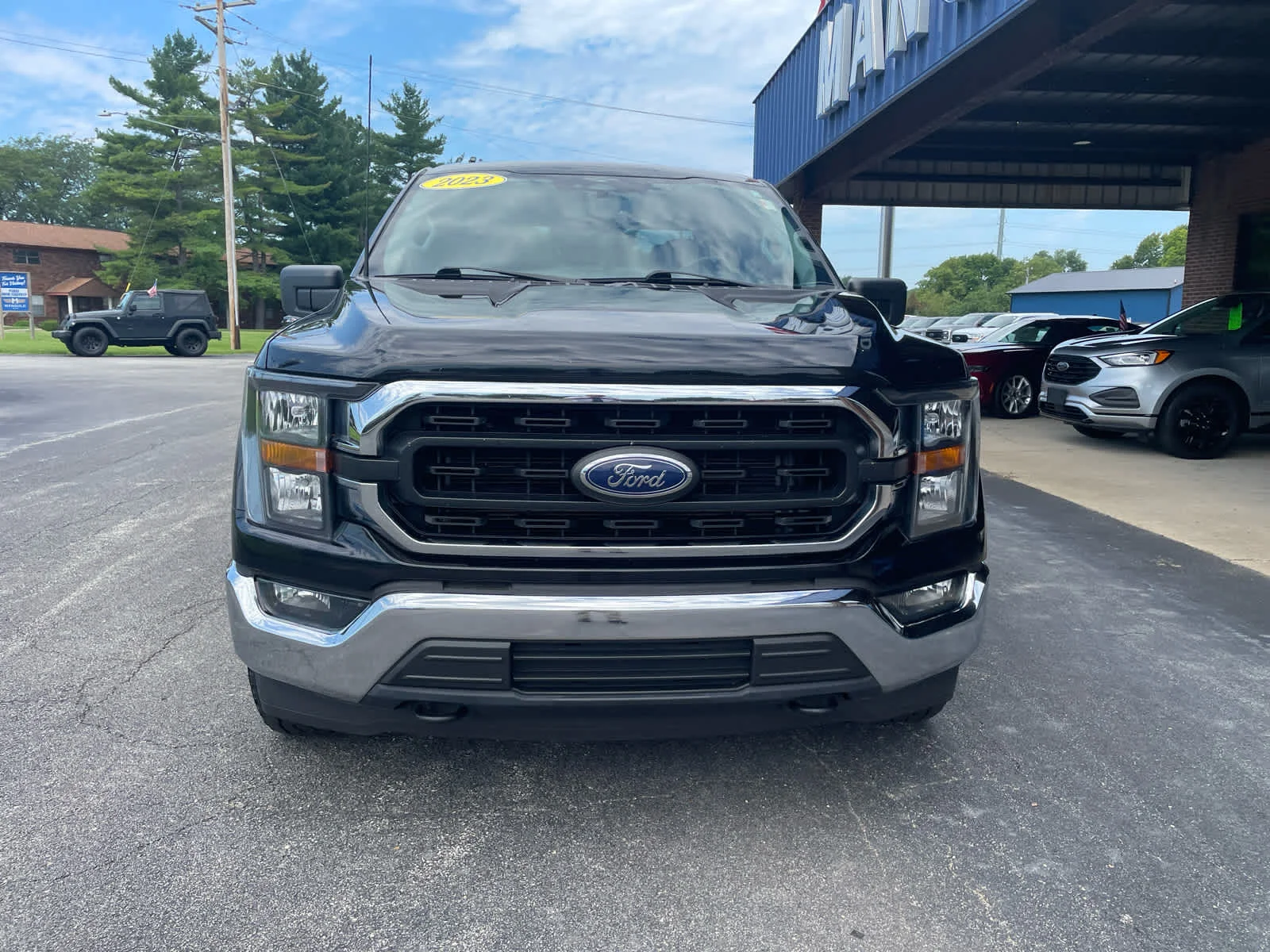 Used 2023 Agate Black Metallic Ford XLT image 17