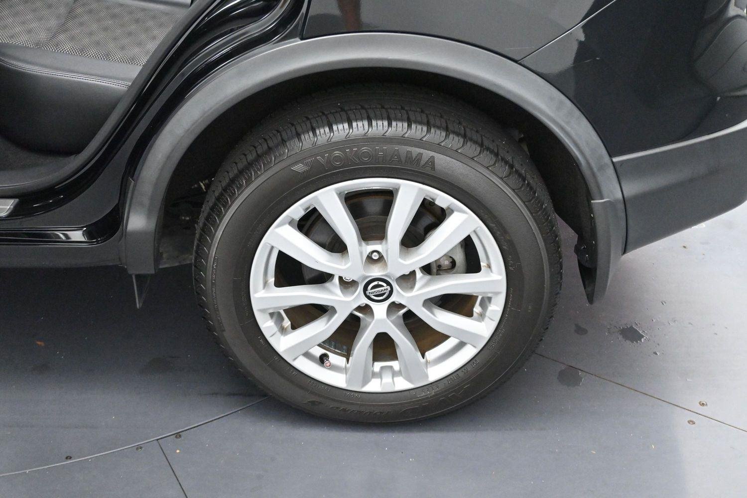 Used 2020 Magnetic Black Pearl Nissan SV image 32