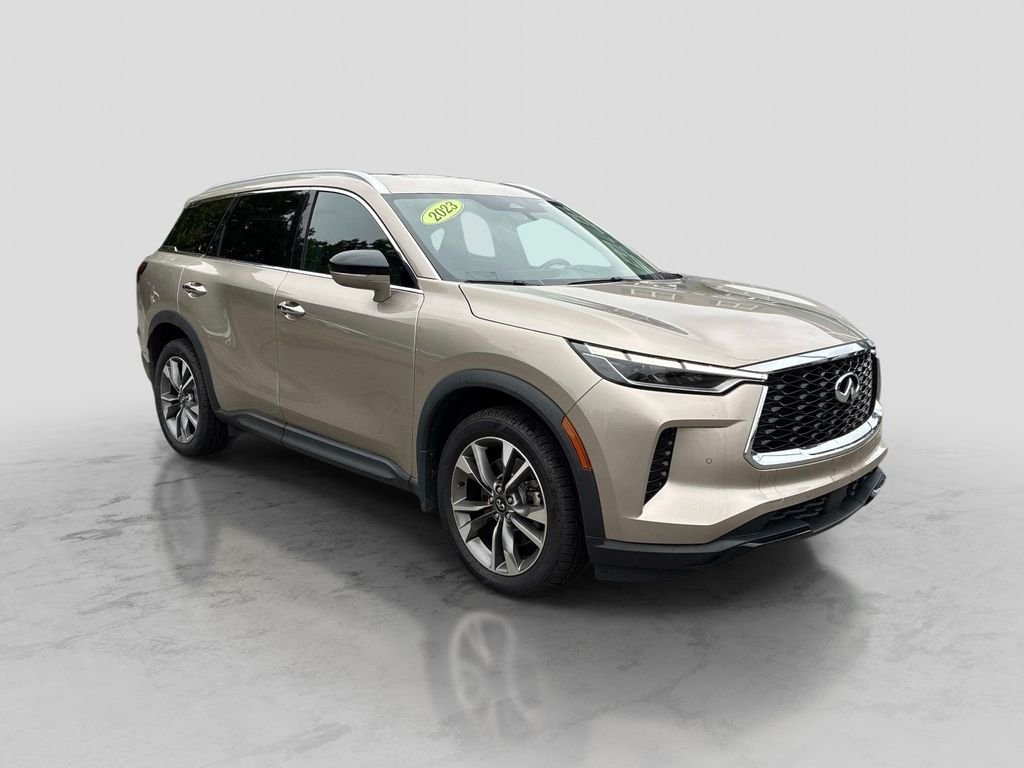 Used 2023 Silver INFINITI LUXE image 3