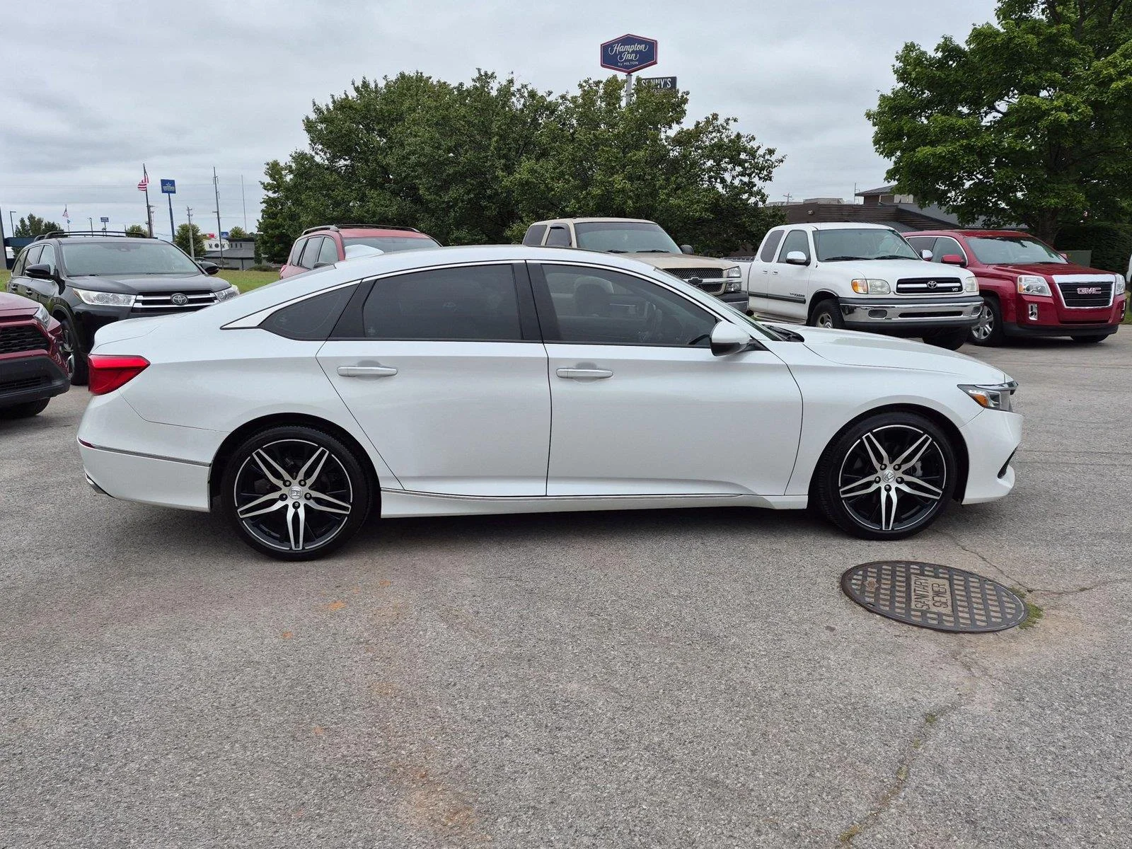 Used 2021 Platinum White Pearl Honda Touring image 6