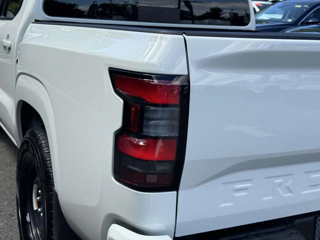 Used 2025 Glacier White Nissan Crew Cab SV 4x2 image 10
