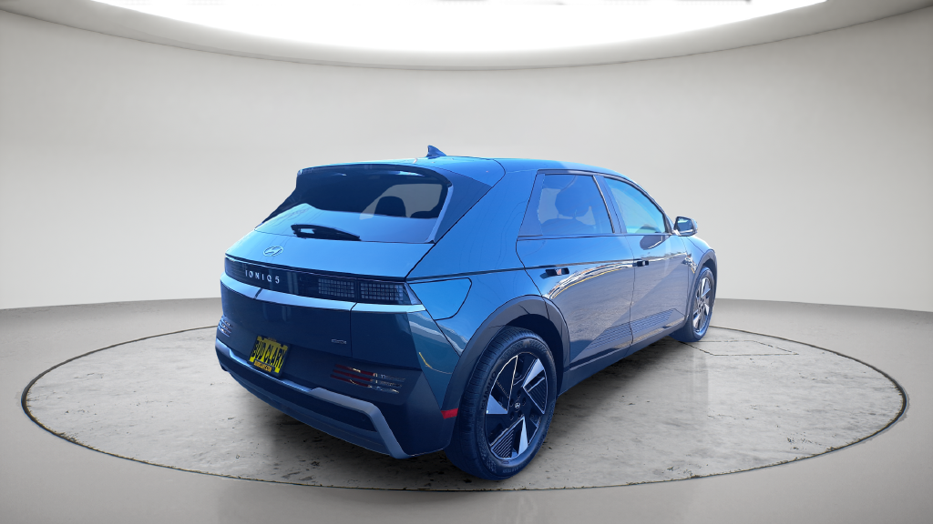 New 2026 Green Hyundai SE image 5