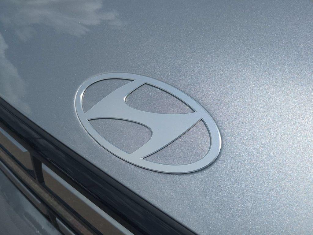 New 2027 Silver Hyundai SEL FWD image 13